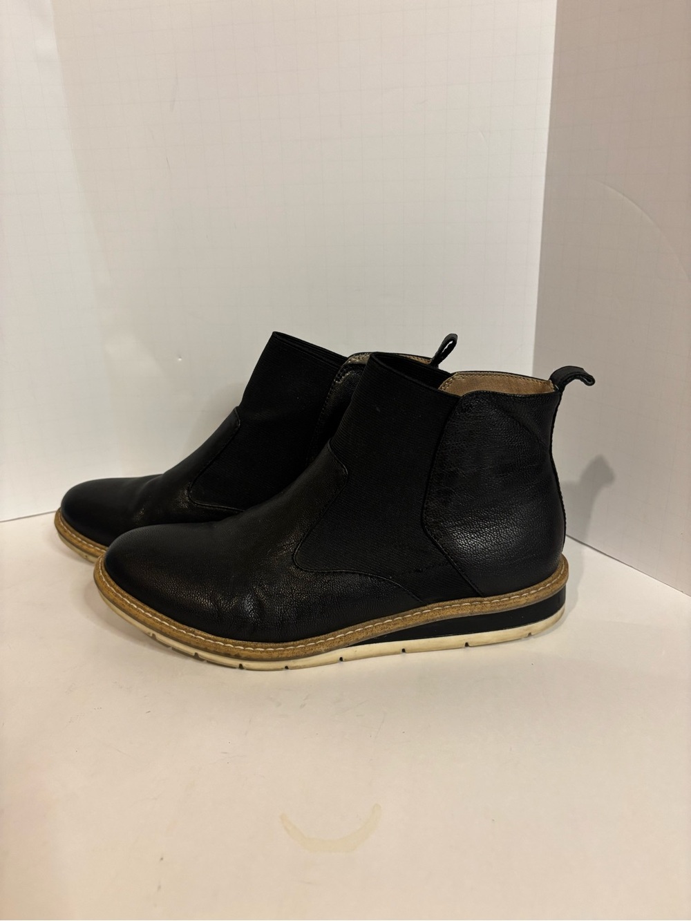 Kelly & Katie Black Leather Chukka Boots with Tan Contrast Sole